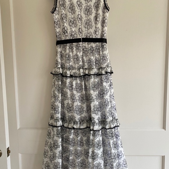 ML Monique Lhuillier white and black lace gown! - Picture 11 of 11